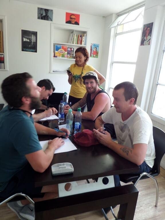 blog image, three students learning spanish